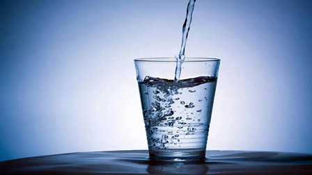 喝矿物质水还是纯净水？ 聊一聊喝水的智商税